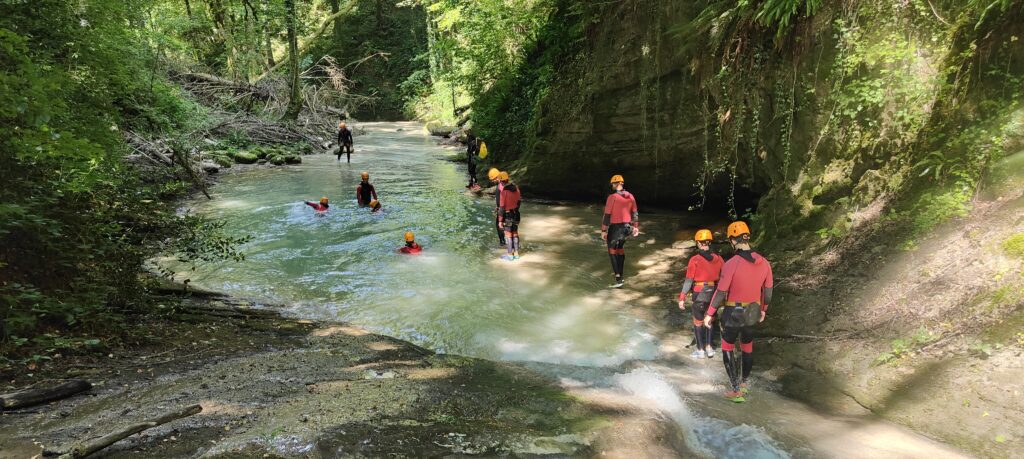 Marche dans le canyon de grenant