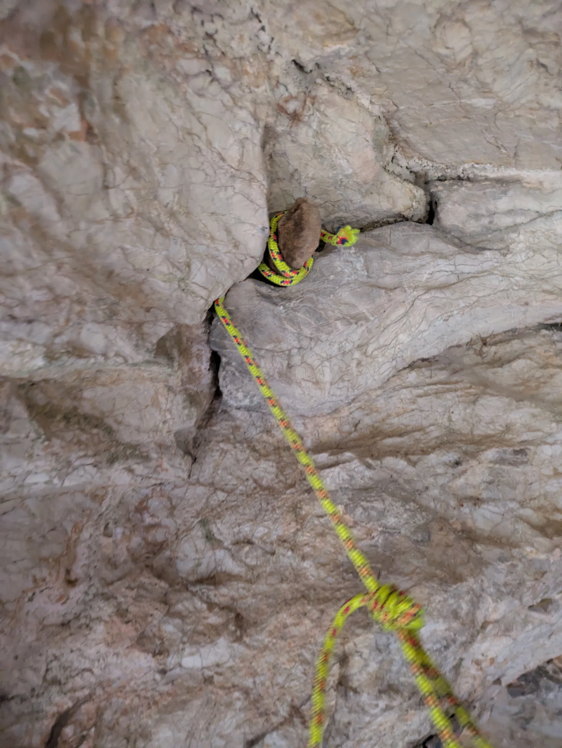 Atelier technique canyoning sur corde un jour de pluie avec Canyo Neo