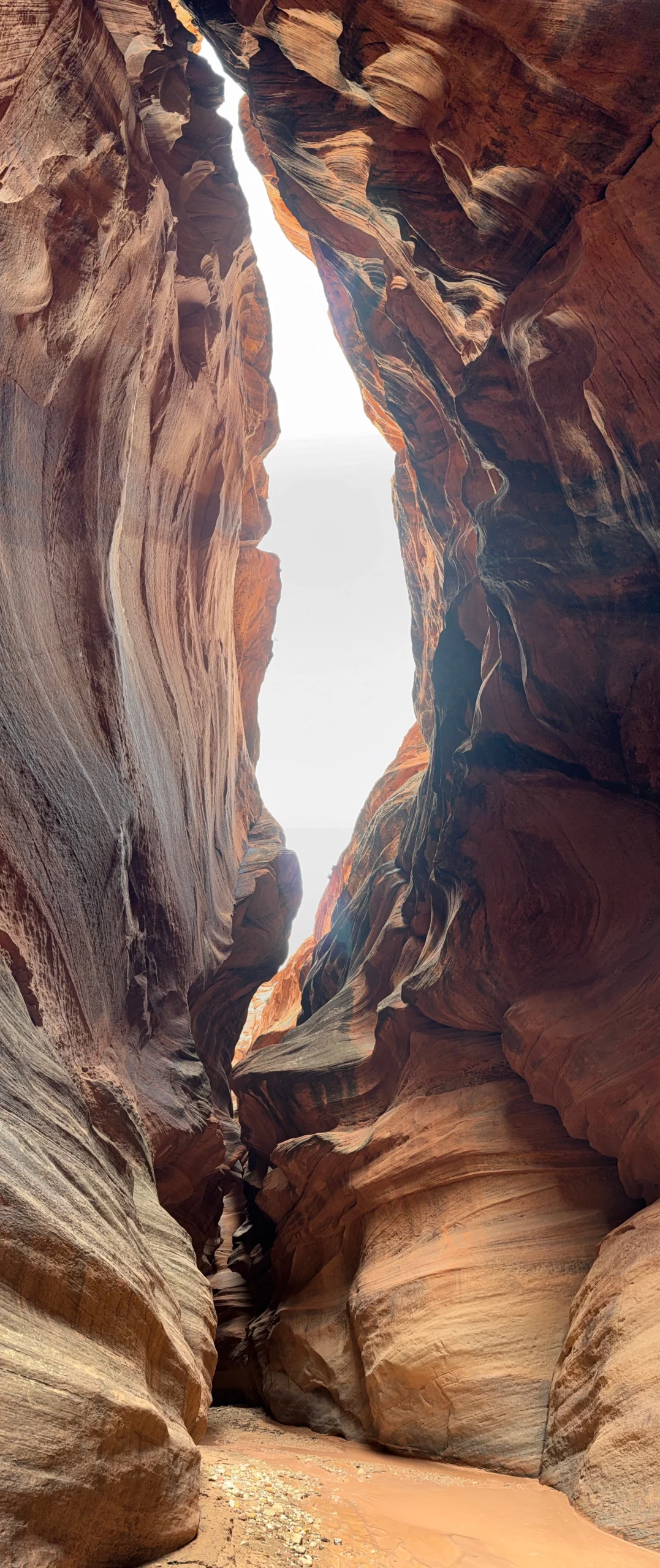 Roche de grès et stratification sédimentaire en canyon