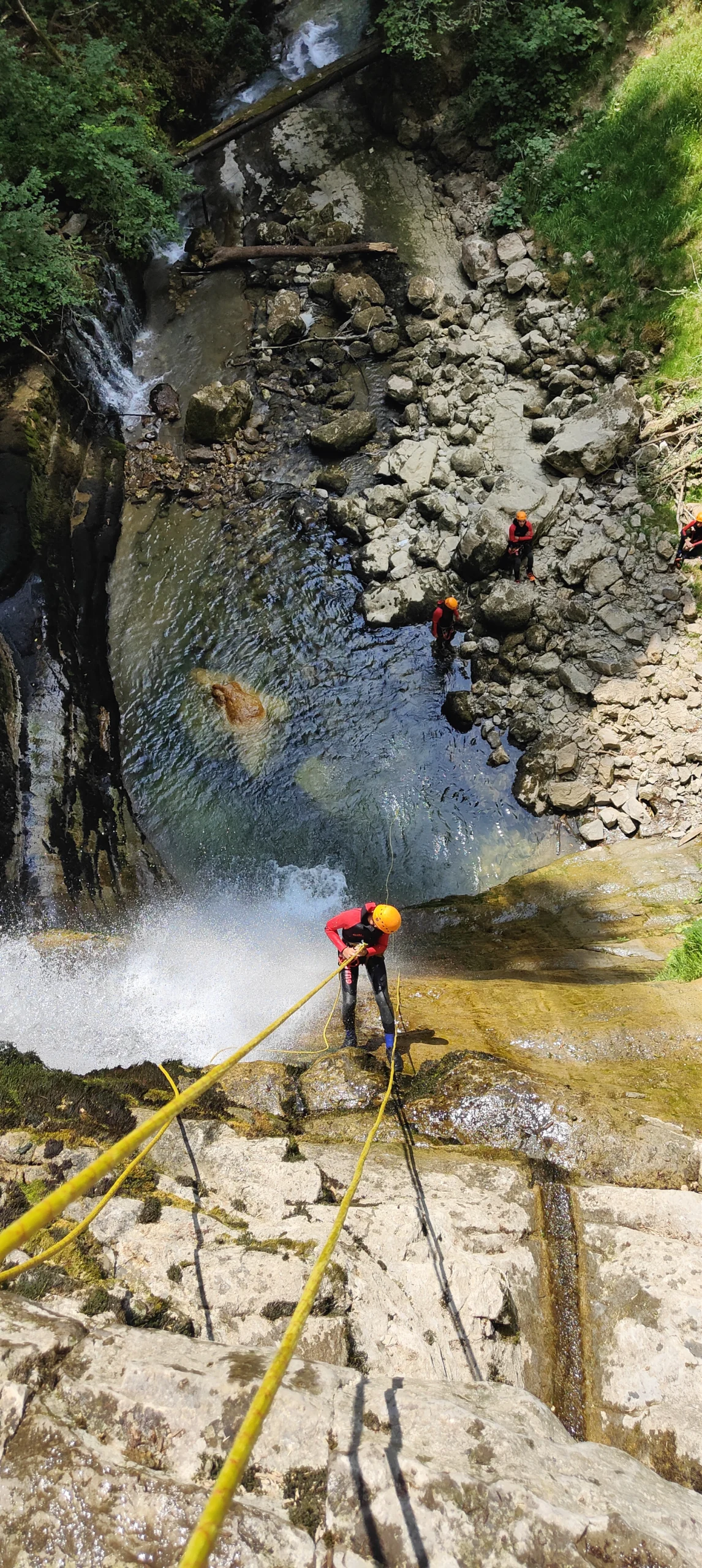 Rappel dans le canyon de la Doria près de Chambéry dans les Bauges