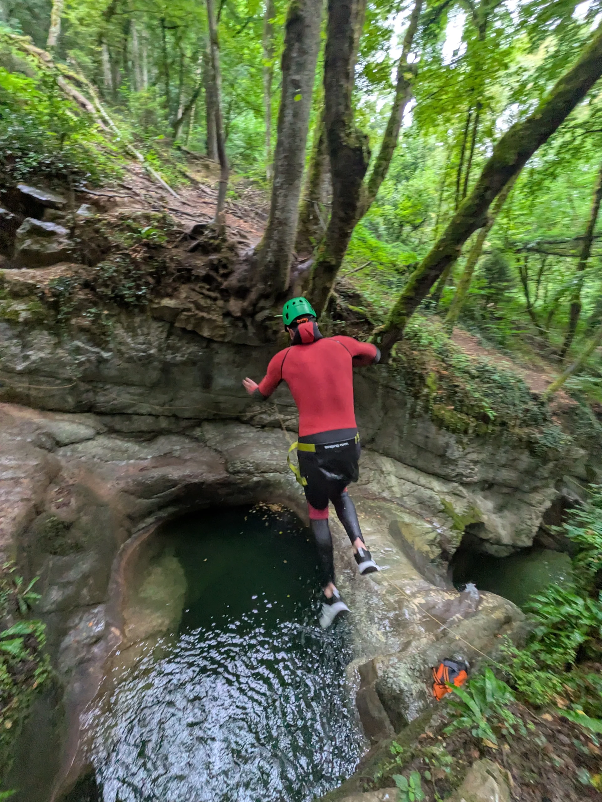 Saut dans le canyon de Ternèze près de Chambéry