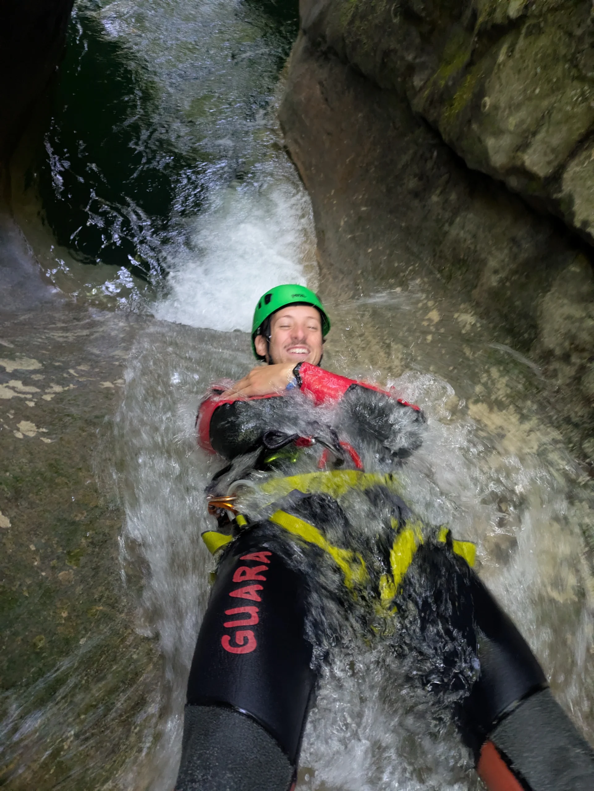 Toboggan naturel dans le canyon de Ternèze avec Canyo Neo