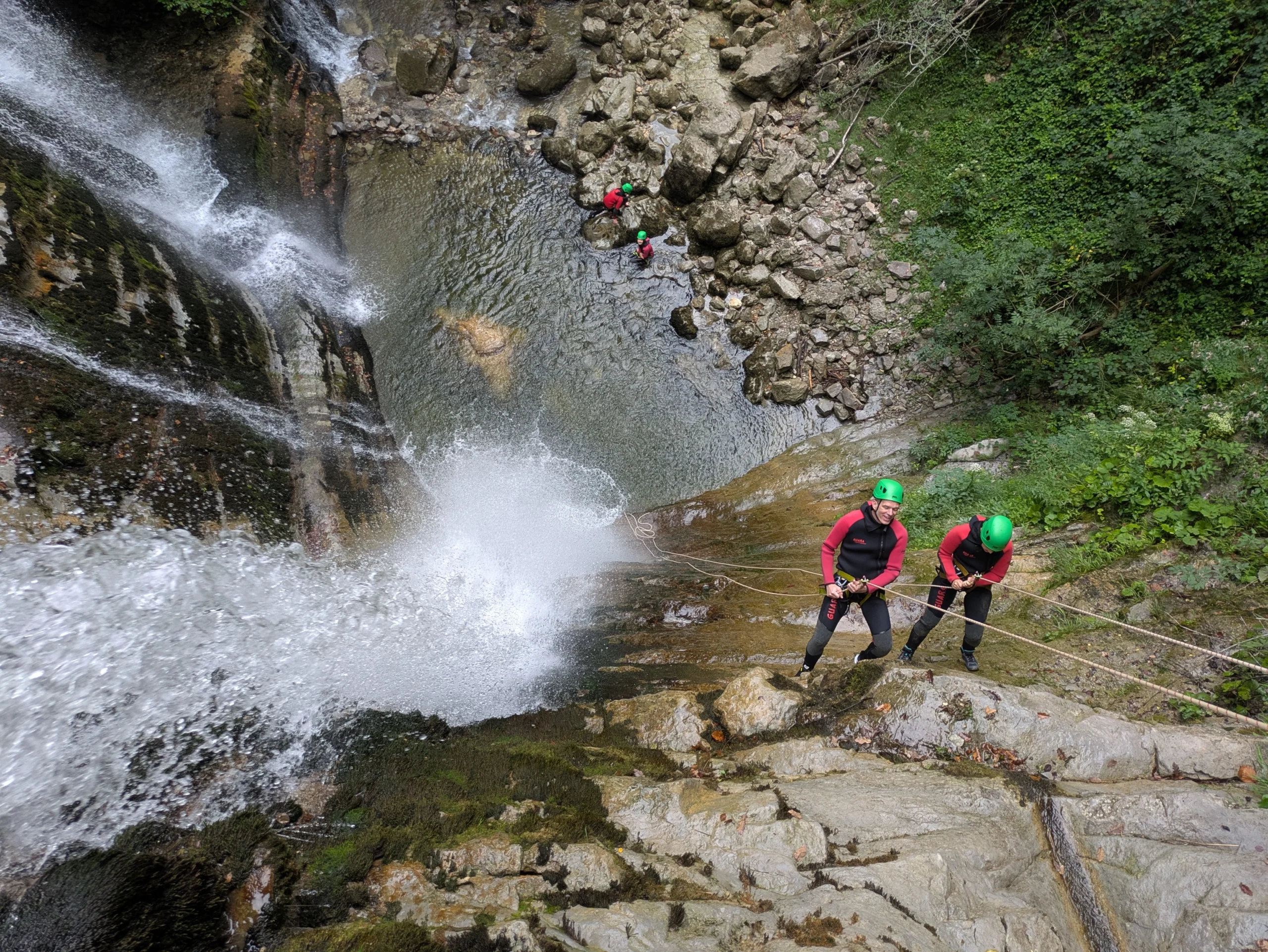 Groupe en sortie canyoning avec Canyo Neo dans la Doria
