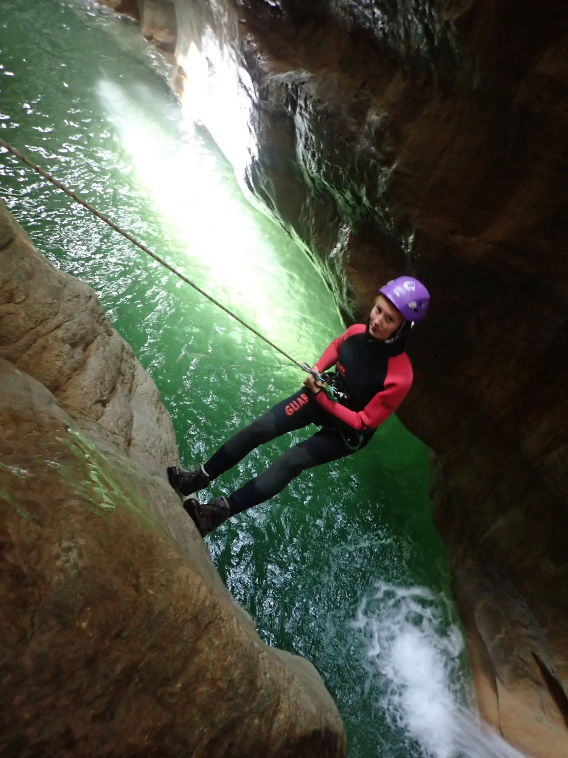 Rappel possible si un saut fait peur dans le canyon du Pont du Diable